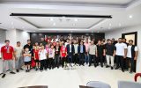 Başkan Uysal Muratpaşa Belediyespor güreşçileriyle bir araya geldi