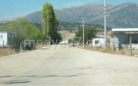 Antalya Büyükşehir Belediyesi’nden Elmalılı üzüm üreticilerine makine desteği