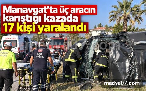 Manavgat’ta üç aracın karıştığı kazada 17 kişi yaralandı