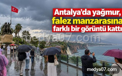 Antalya’da yağmur, falez manzarasına farklı bir görüntü kattı
