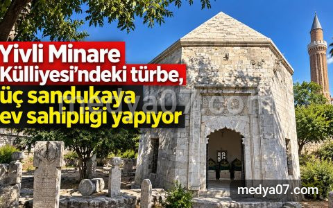 Yivli Minare Külliyesi’ndeki türbe, üç sandukaya ev sahipliği yapıyor
