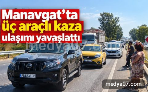 Manavgat’ta üç araçlı kaza ulaşımı yavaşlattı
