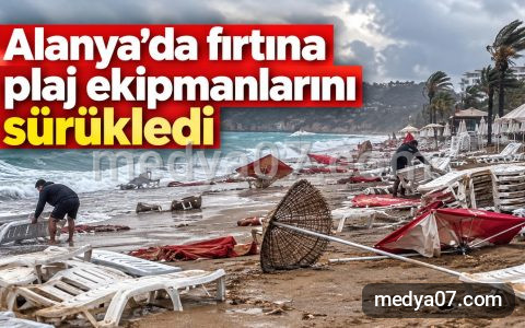 Alanya’da fırtına plaj ekipmanlarını sürükledi