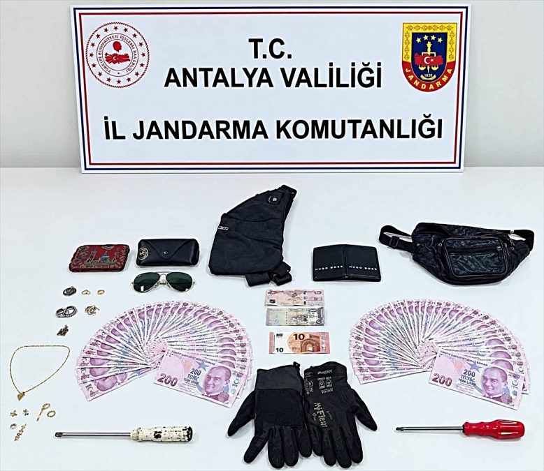 Antalya Döşemealtı’nda cezaevi otoparkındaki hırsızlıkta 2 şüpheli tutuklandı
