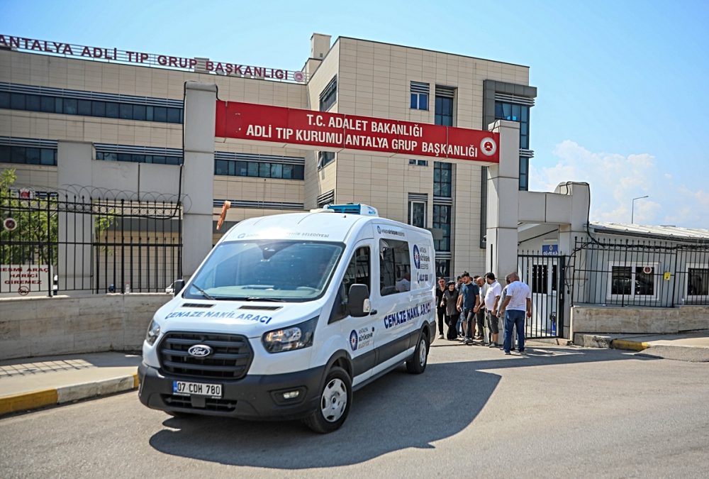 Finike’de kazada ölen Ahsengül İnce’nin cenazesi ailesine teslim edildi