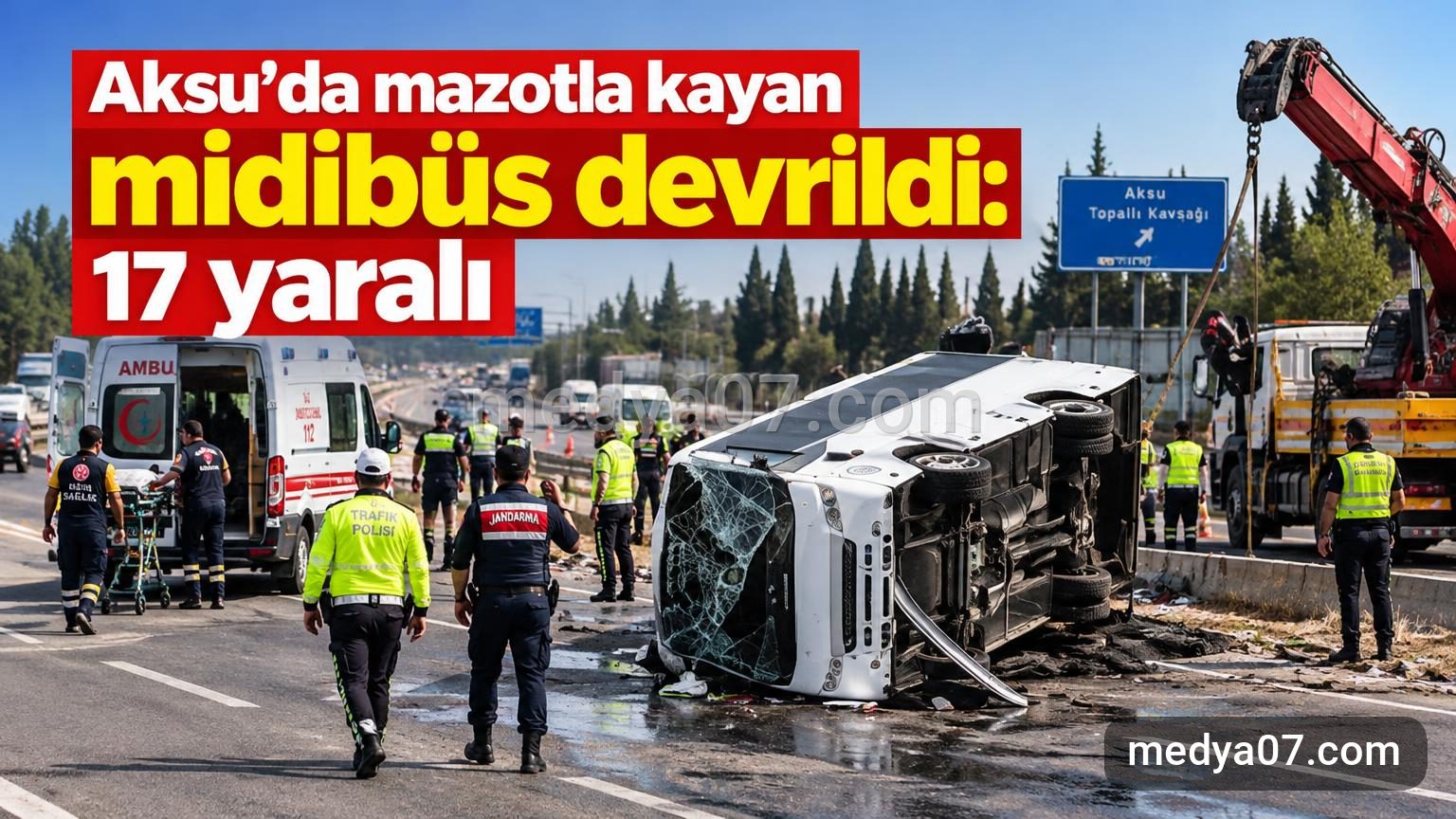 Aksu’da mazotla kayan midibüs devrildi: 17 yaralı