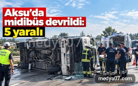 Aksu’da midibüs devrildi: 5 yaralı