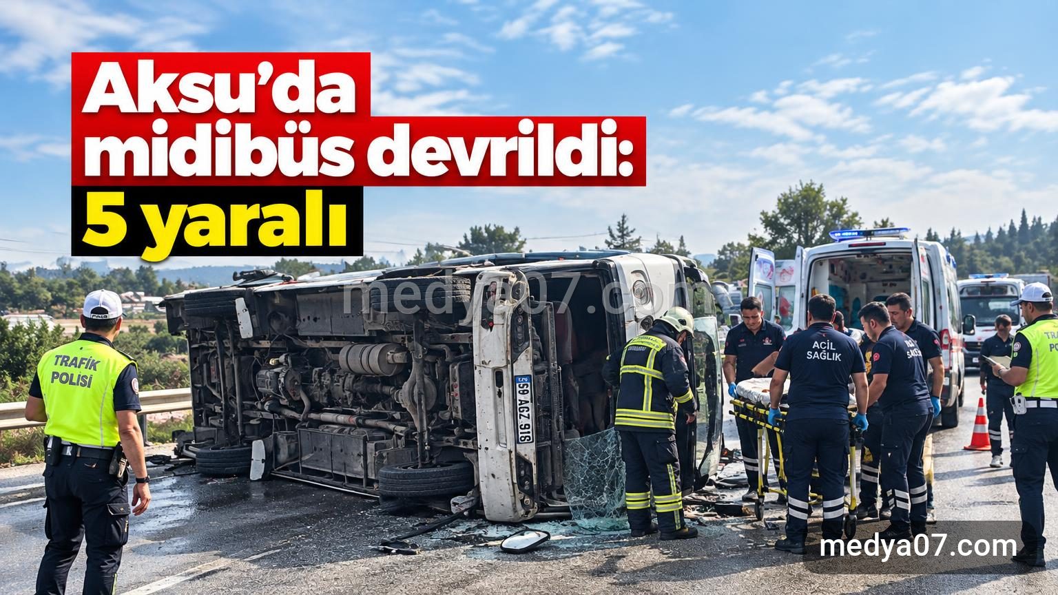 Aksu’da midibüs devrildi: 5 yaralı