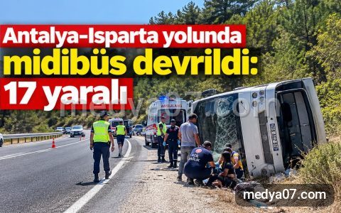 Antalya-Isparta yolunda midibüs devrildi: 17 yaralı