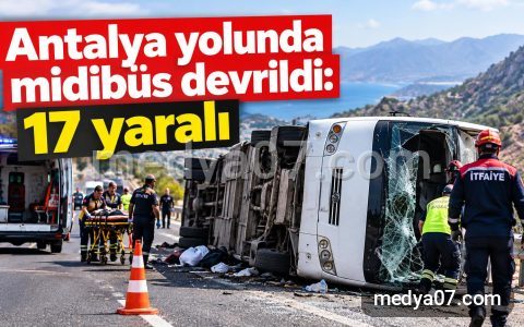 Antalya yolunda midibüs devrildi: 17 yaralı