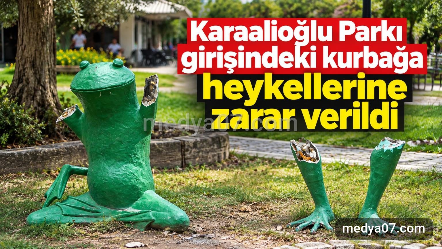 Karaalioğlu Parkı girişindeki kurbağa heykellerine zarar verildi