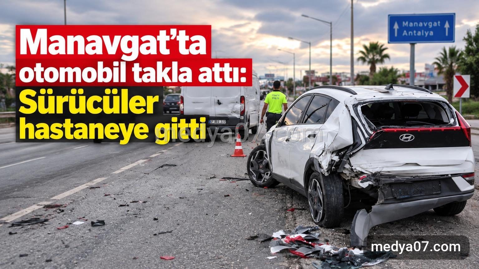 Manavgat’ta otomobil takla attı: Sürücüler hastaneye gitti