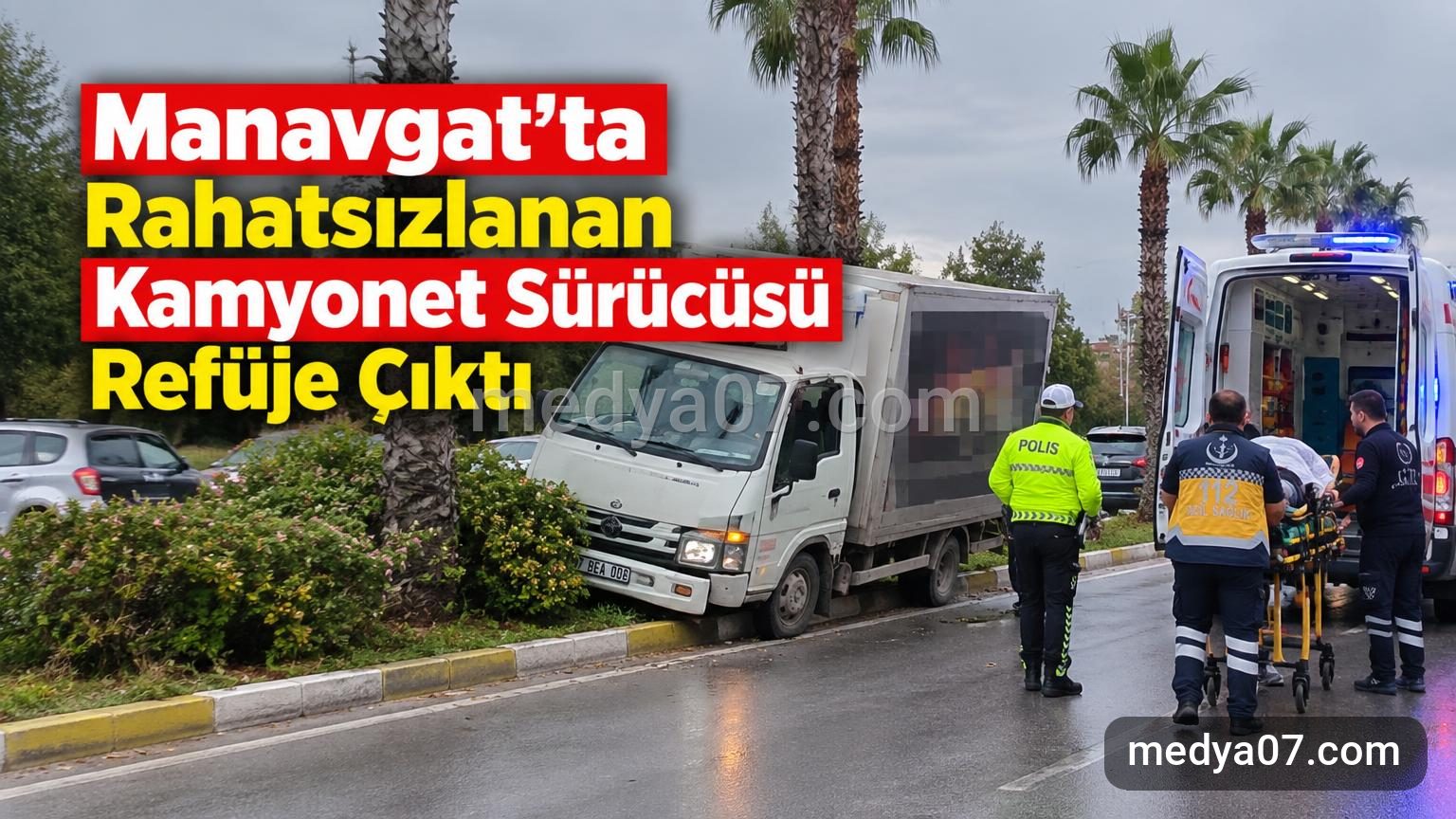 Manavgat’ta Rahatsızlanan Kamyonet Sürücüsü Refüje Çıktı