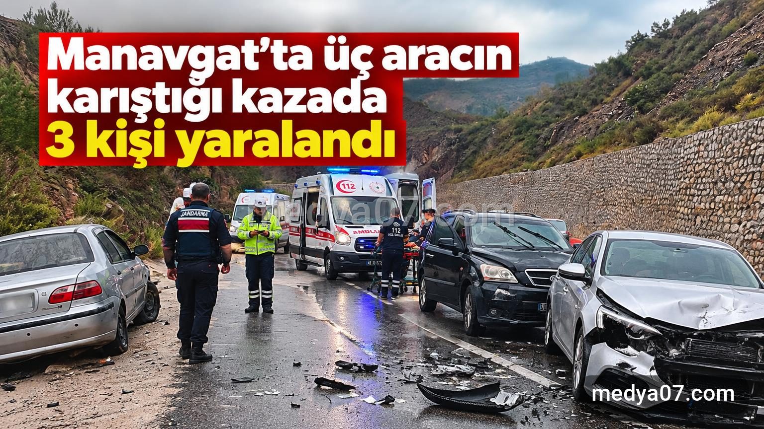 Manavgat’ta üç aracın karıştığı kazada 3 kişi yaralandı