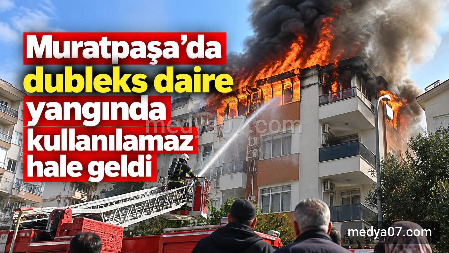 Muratpaşa’da dubleks daire yangında kullanılamaz hale geldi